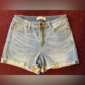 Judy Blue Frayed Hem Denim Shorts - Light Blue. Size Med. Like New Condition!
